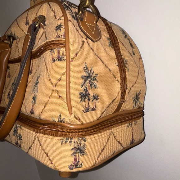 Chic Pegasus Tan Palm Tree Women's Travel Bag - Picture 3 of 15
